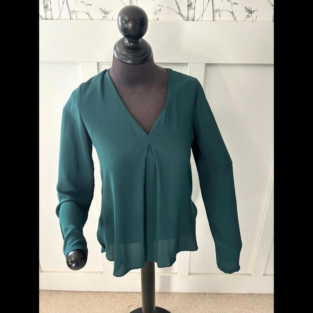 White House Black Market green women’s blouse size 0